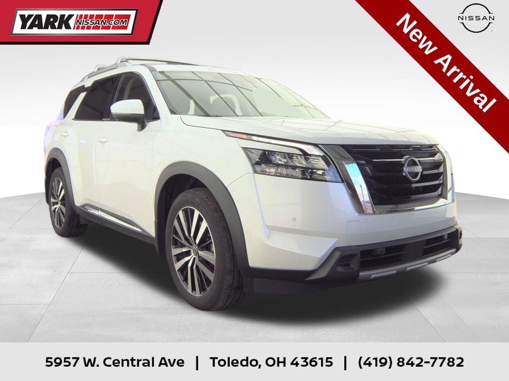 2025 Nissan Pathfinder Platinum 4WD's photo