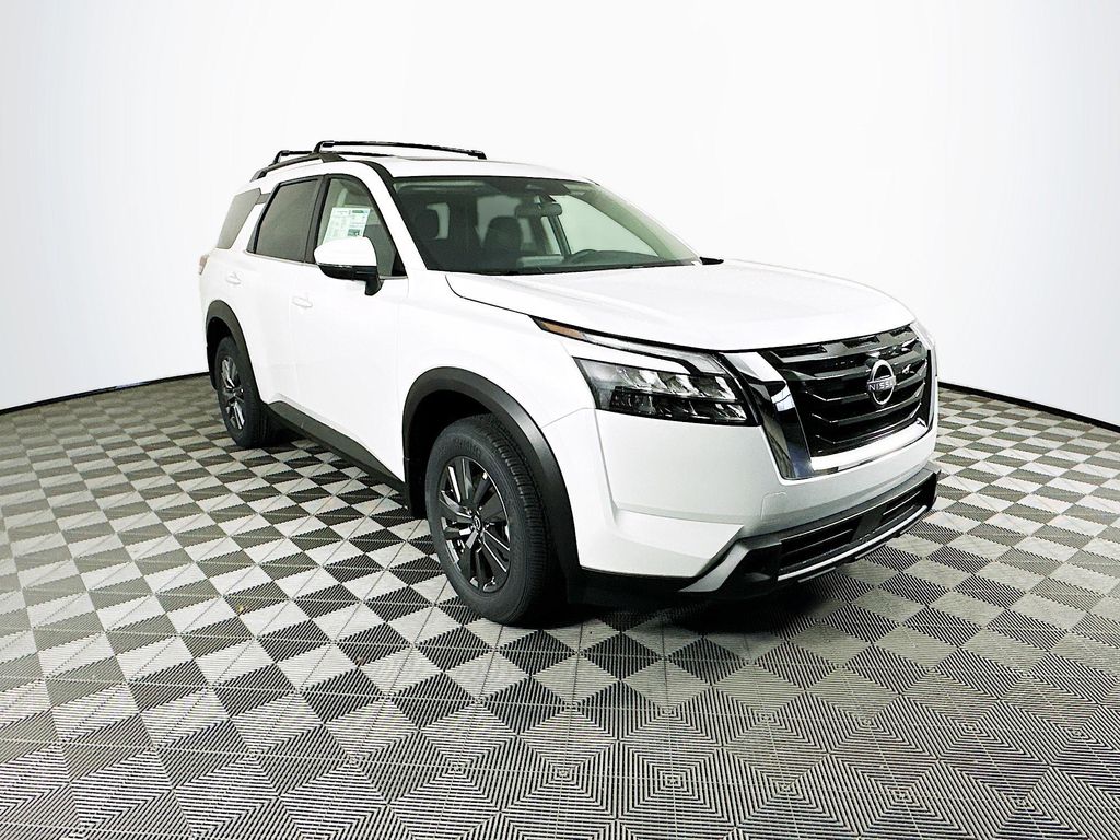 2025 Nissan Pathfinder SV photo 2
