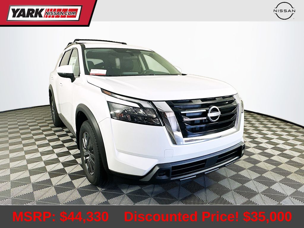 2025 Nissan Pathfinder SV's photo