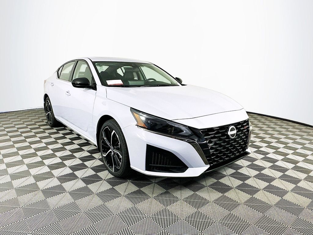 New 2025 Nissan Altima SR Sedan