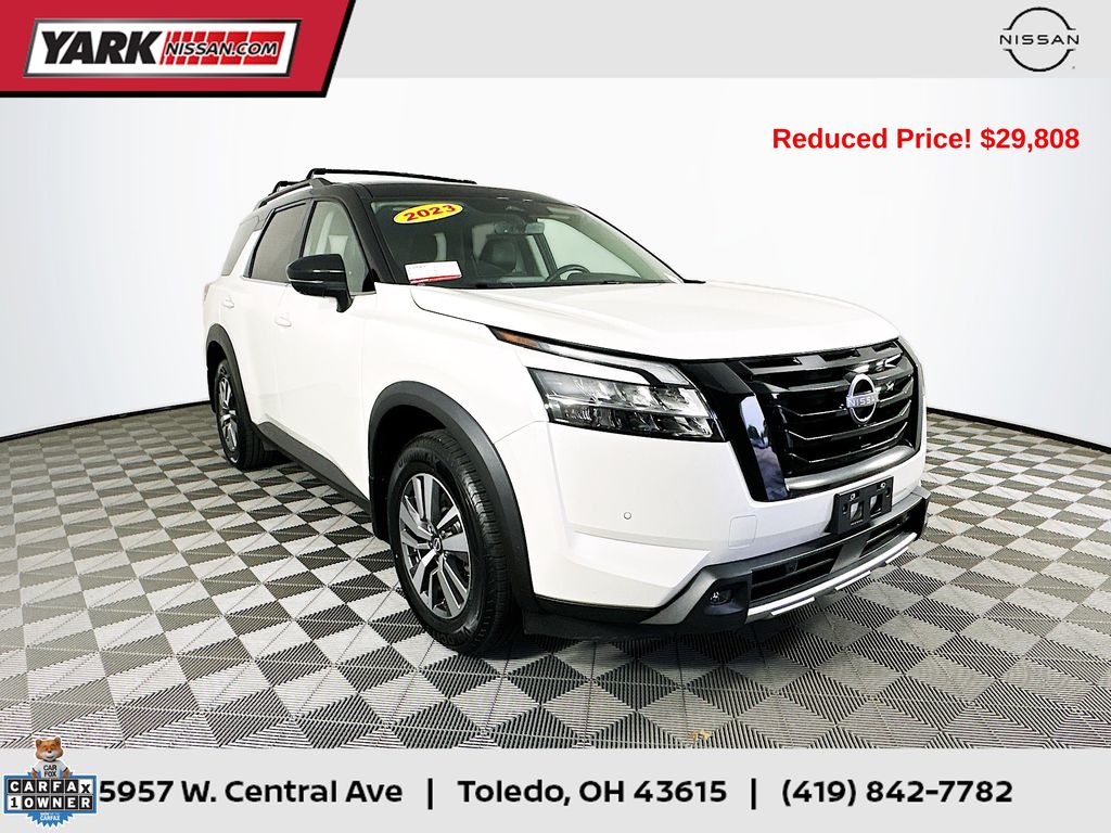 2023 Nissan Pathfinder SL