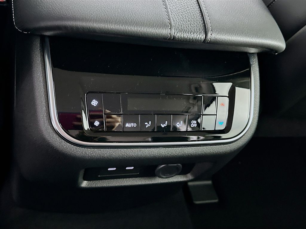 2026 Nissan Armada SV - Photo 31