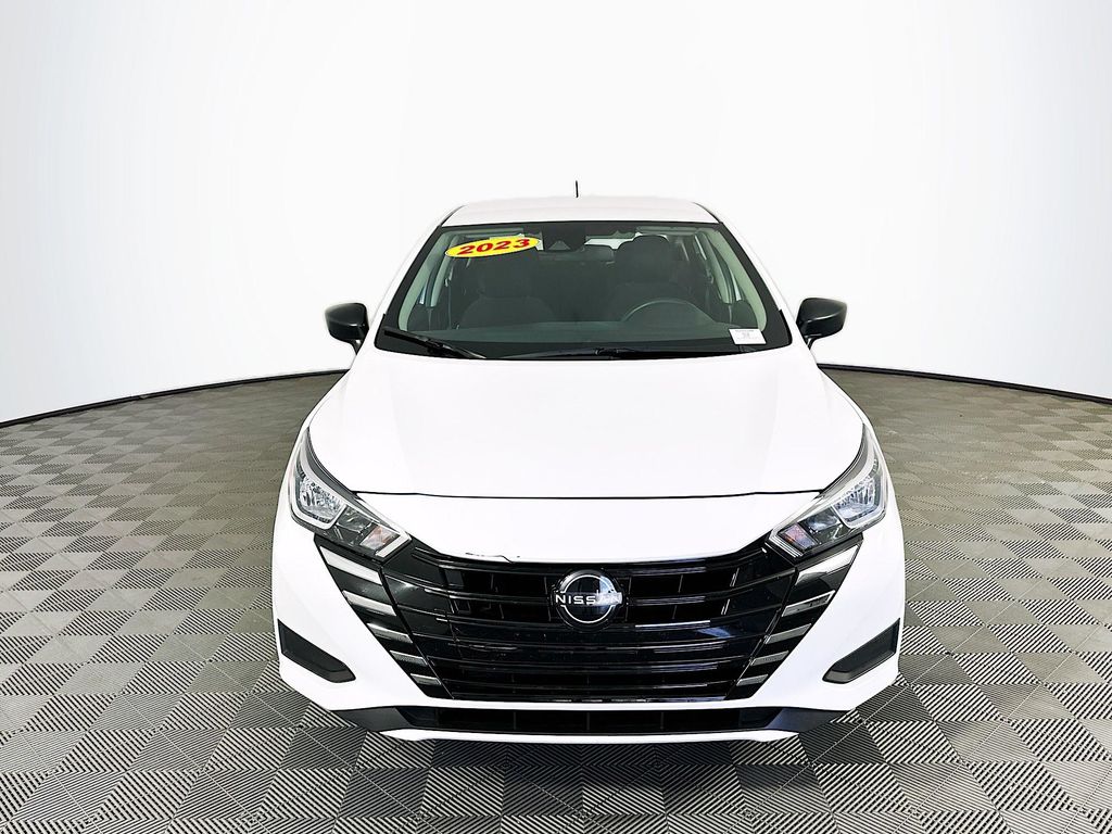 2023 Nissan Versa 1.6 S photo 2