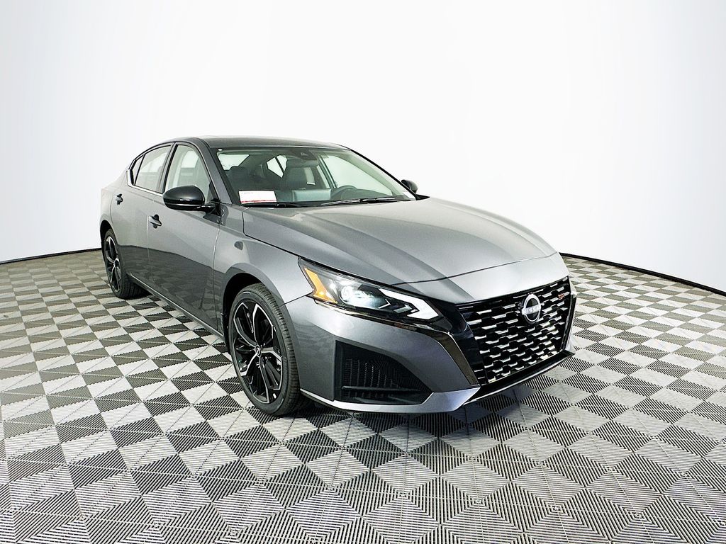 2025 Nissan Altima SR photo 2