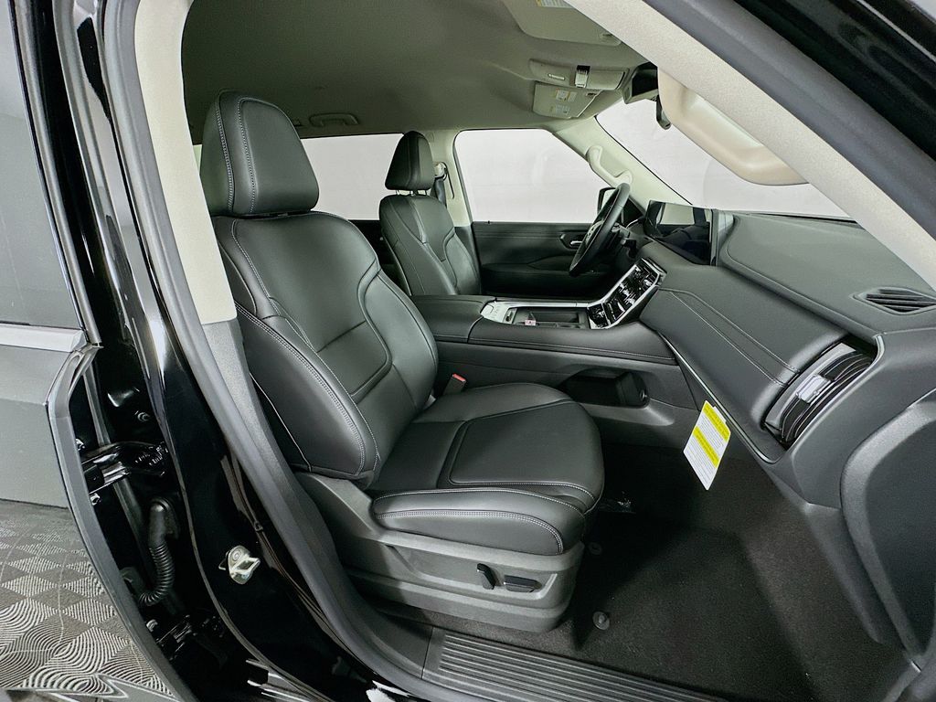 2026 Nissan Armada SV - Photo 35