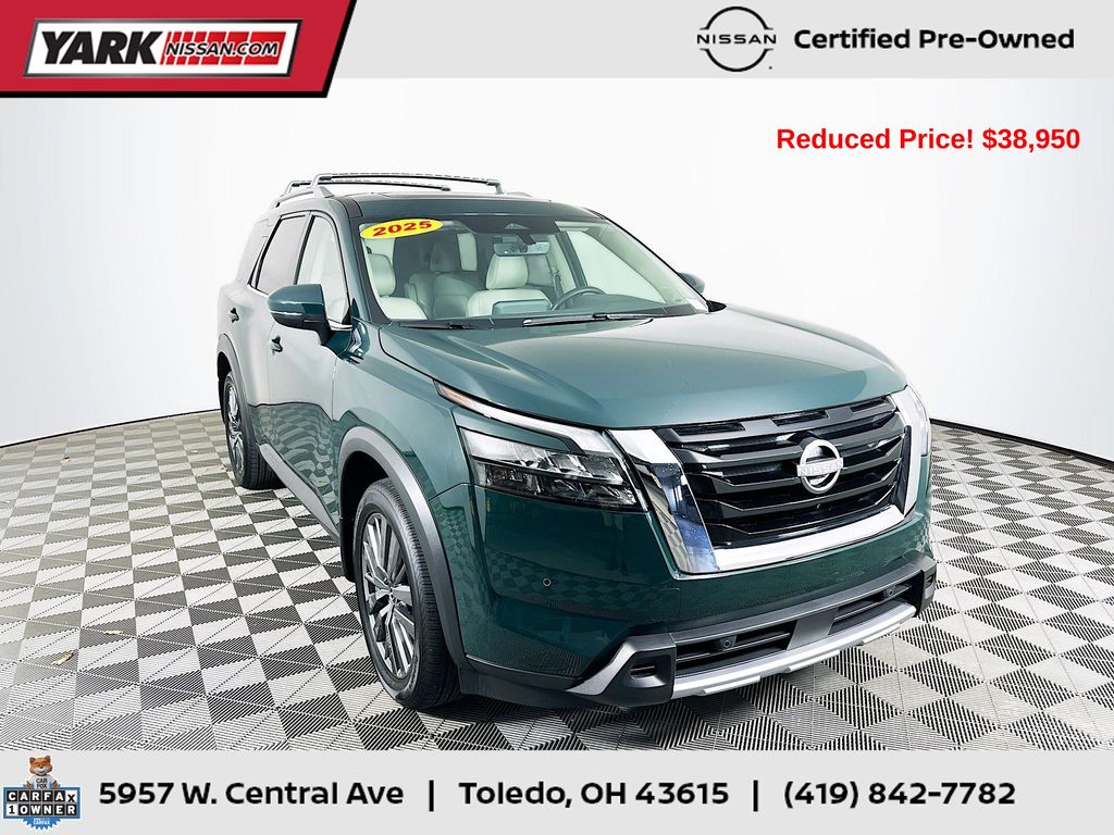 2025 Nissan Pathfinder SL 4WD's photo