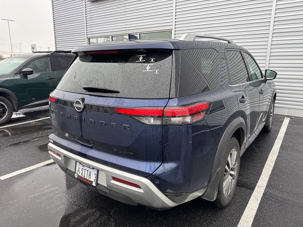2022 Nissan Pathfinder SL photo 3