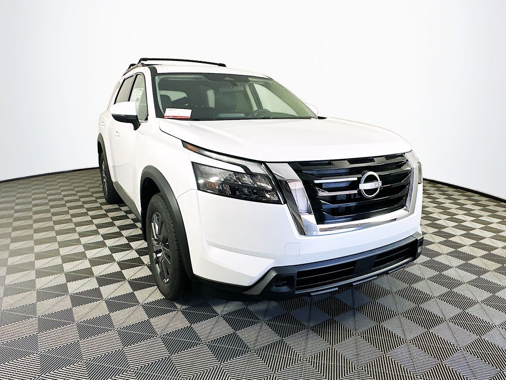 2025 Nissan Pathfinder SV photo 2