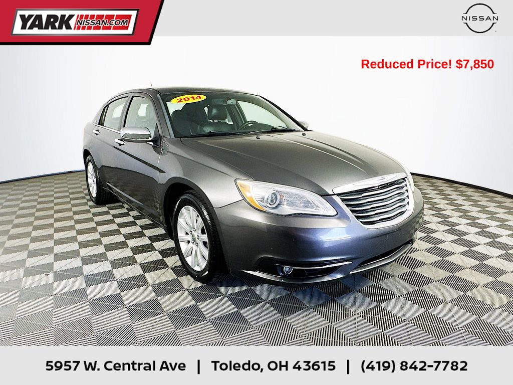 2014 Chrysler 200 Limited's photo