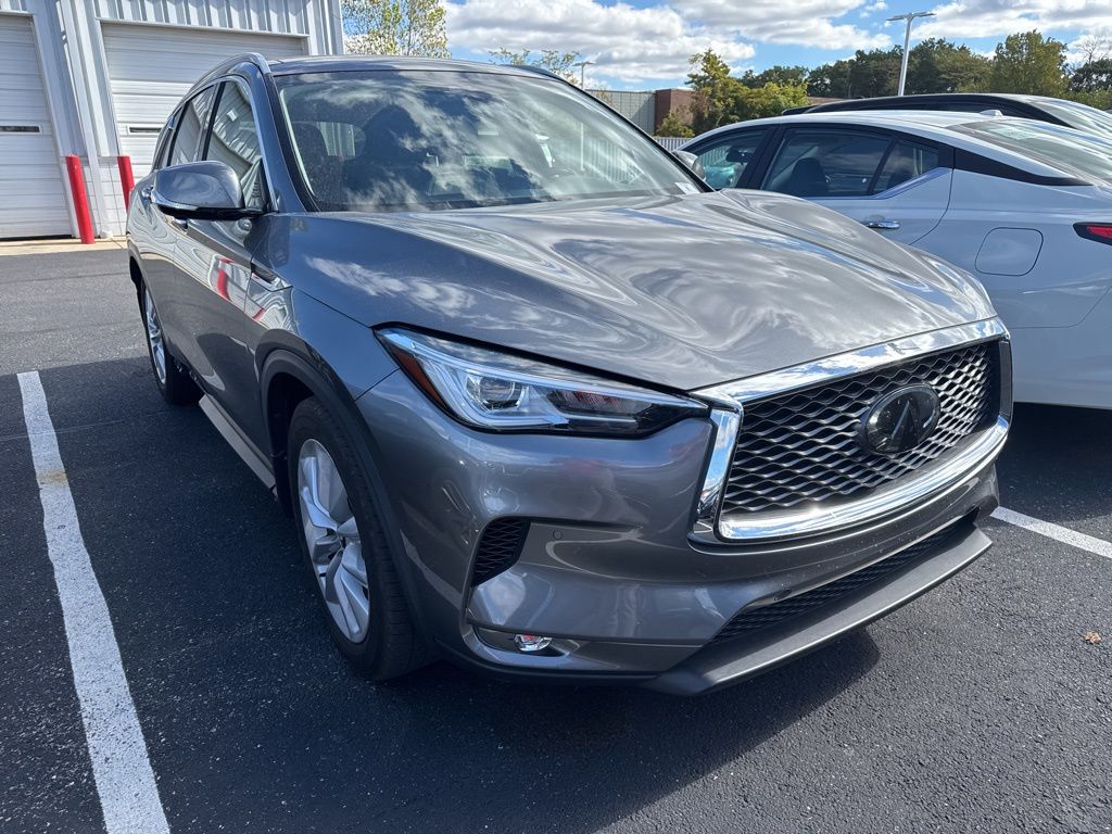 2019 Infiniti QX50 Essential photo 2