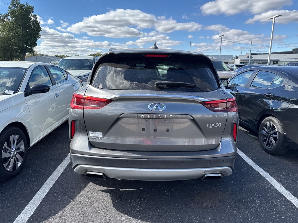 2019 Infiniti QX50 Essential photo 4