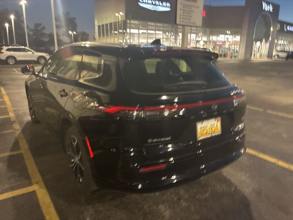 Used 2025 Toyota Crown Signia XLE SUV