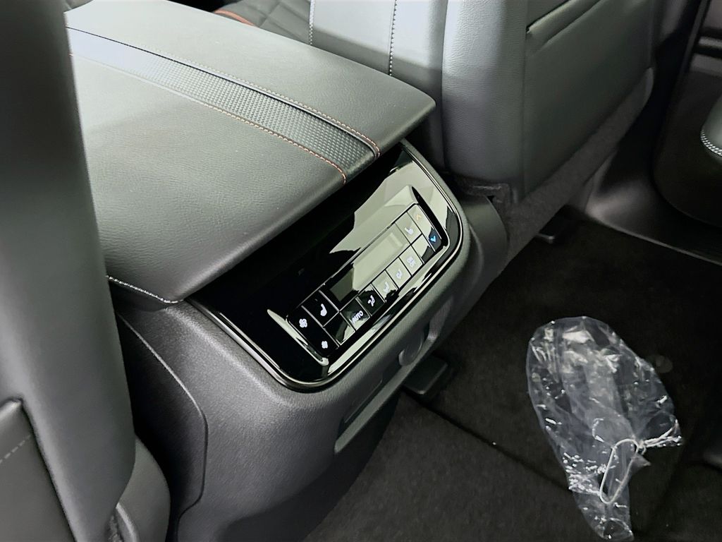 2026 Nissan Armada PRO-4X - Photo 34