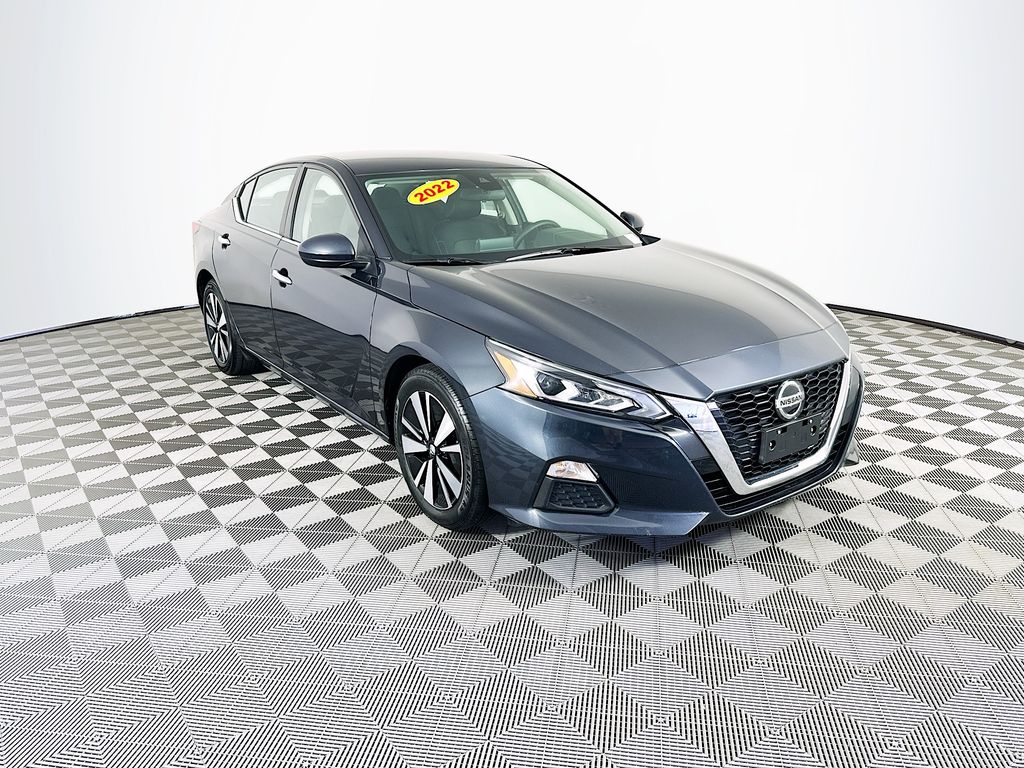 Used 2022 Nissan Altima SV with VIN 1N4BL4DVXNN334954 for sale in Toledo, OH