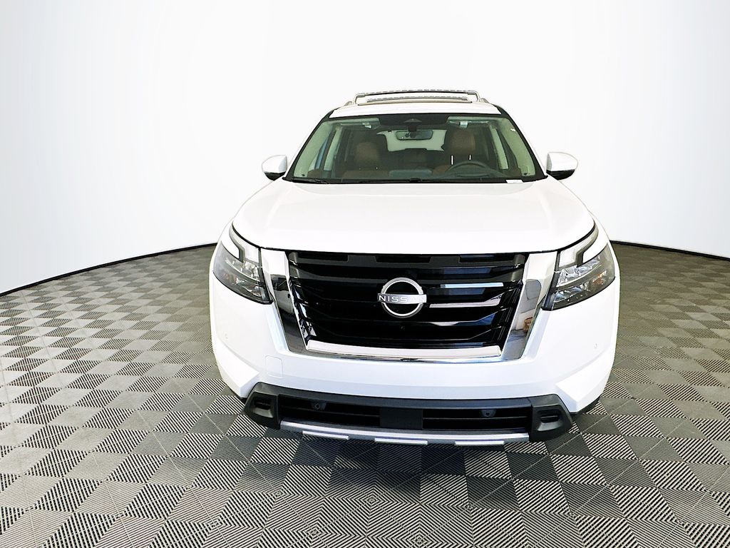 2025 Nissan Pathfinder Platinum photo 3