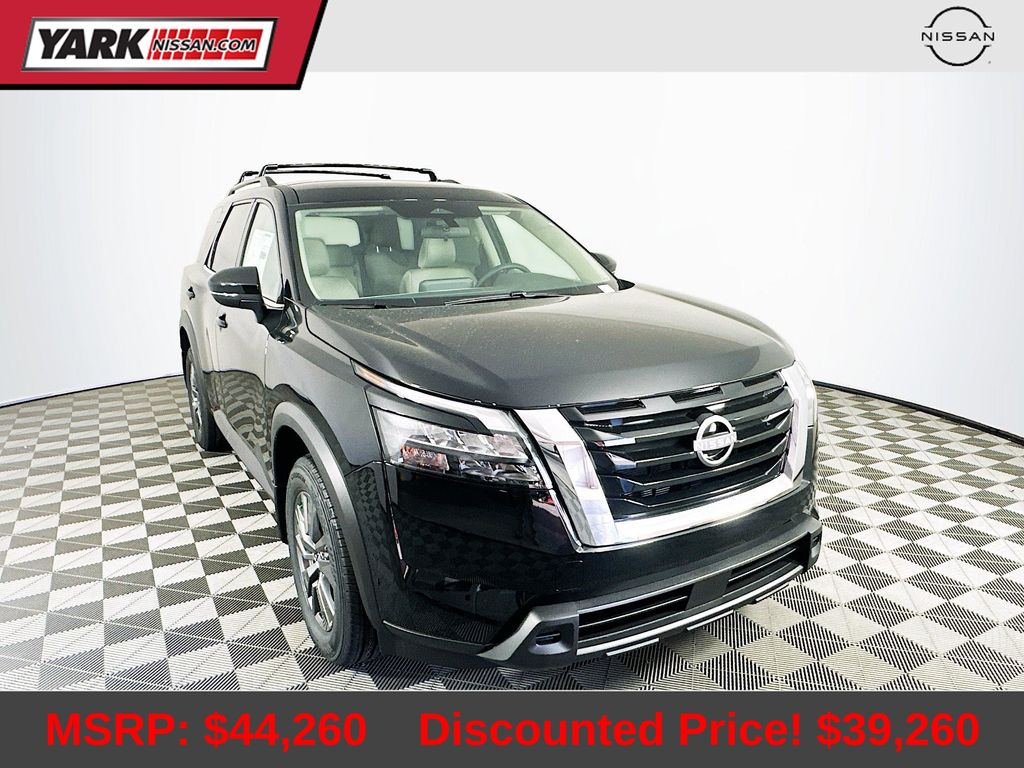 2025 Nissan Pathfinder SV's photo