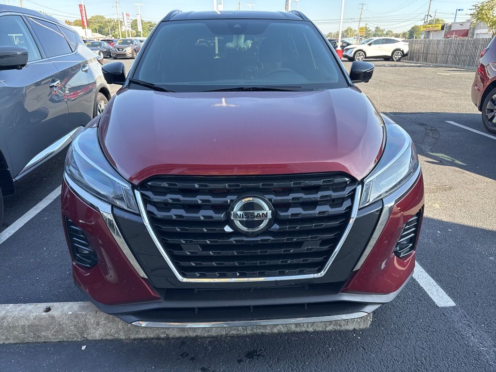 2021 Nissan Kicks SR photo 2