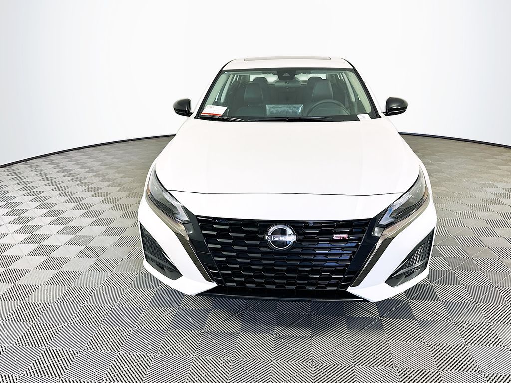 2025 Nissan Altima SR photo 3