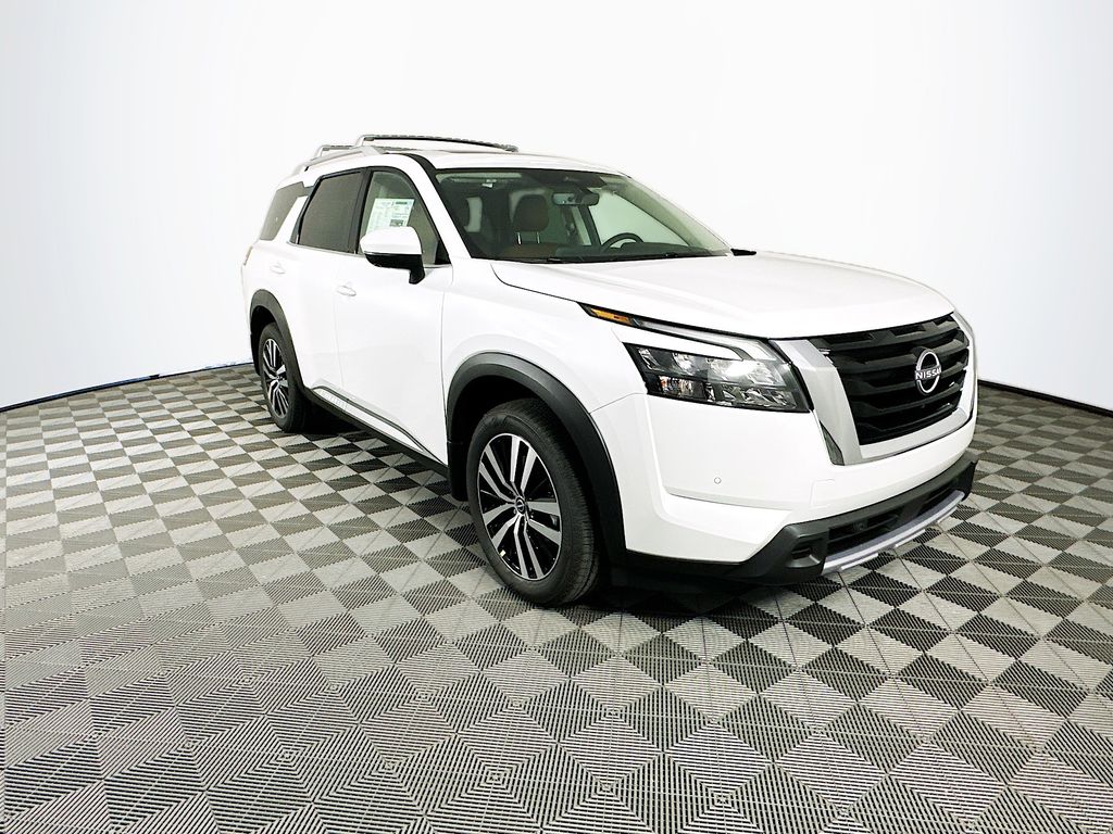 2025 Nissan Pathfinder Platinum photo 2