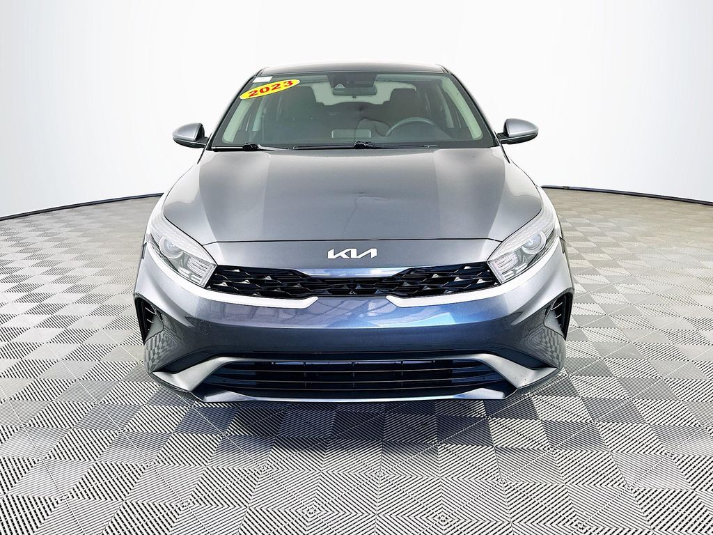 2023 Kia Forte LXS photo 2