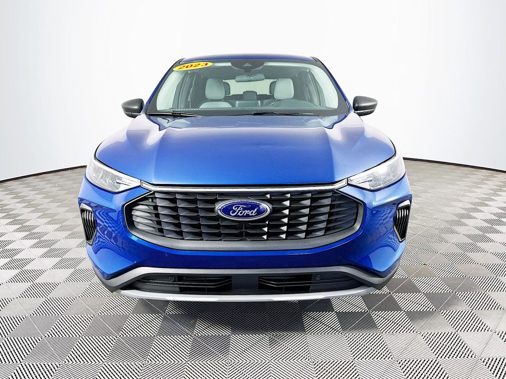 2023 Ford Escape Titanium photo 3