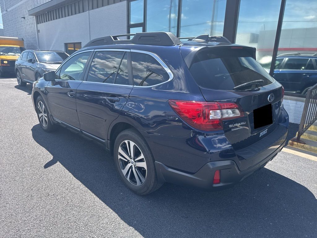 2018 Subaru Outback 2.5i Limited photo 2