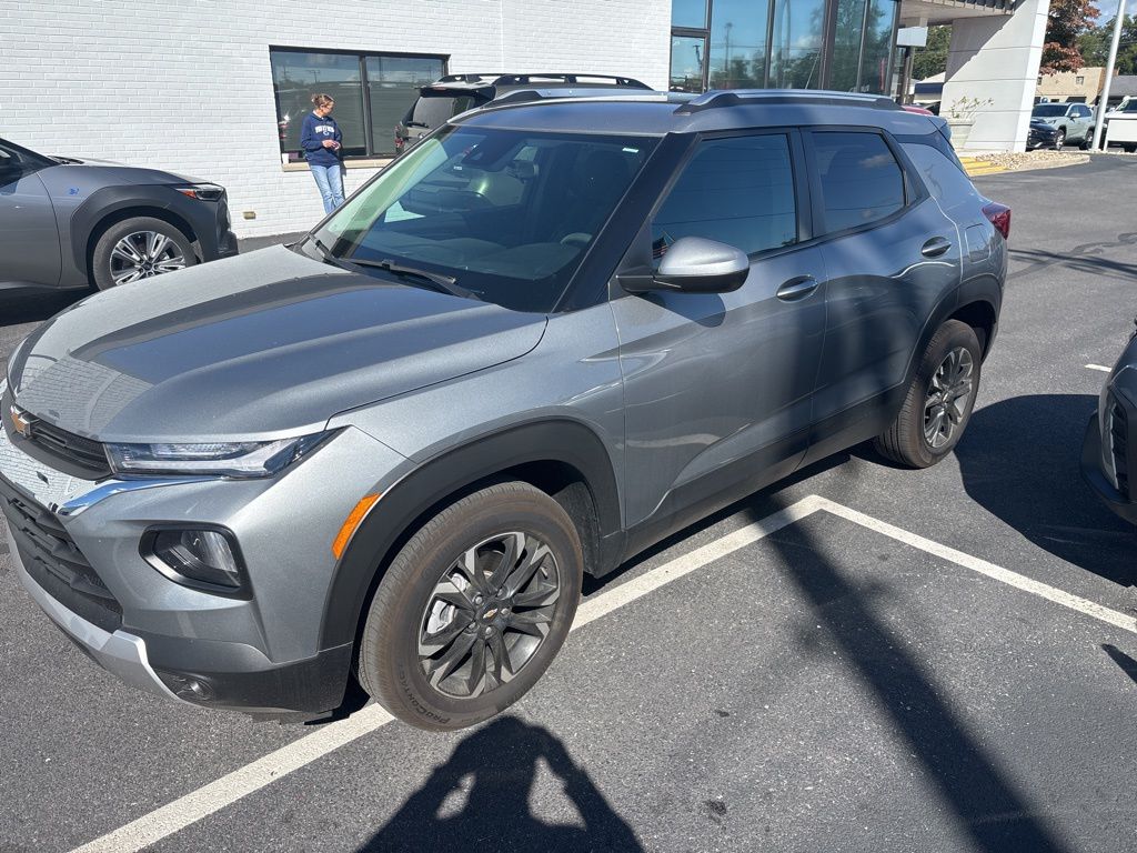 2023 Chevrolet Trailblazer LT photo 2