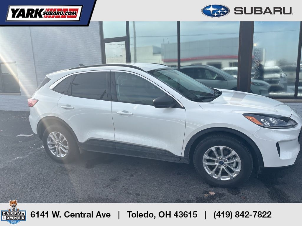 2022 Ford Escape SE's photo