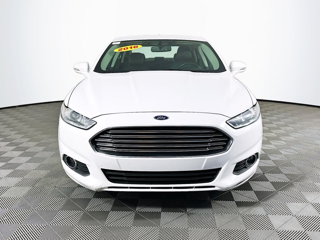 Used 2016 Ford Fusion SE Sedan