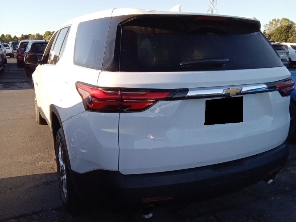 2022 Chevrolet Traverse LS photo 3