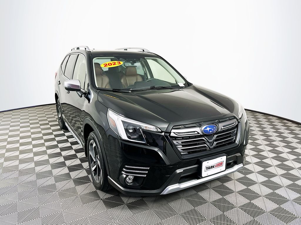 2023 Subaru Forester Touring photo 2
