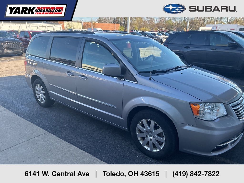 2016 Chrysler Town & Country Touring