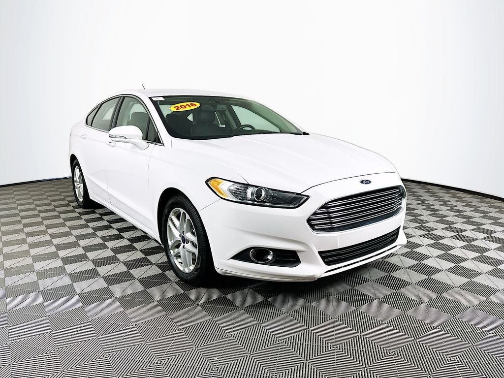 Used 2016 Ford Fusion SE Sedan