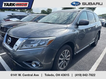Featured used 2015 Nissan Pathfinder SV SUV for sale in Toledo, OH