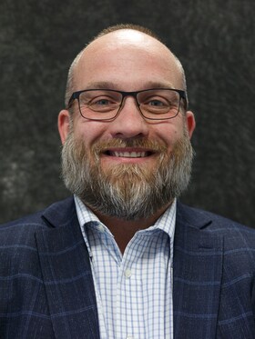 Staff member Dave Thomas from ID_10490e4818ce