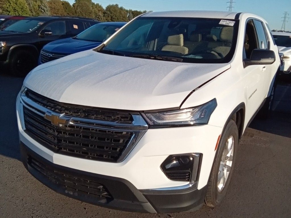 2022 Chevrolet Traverse LS photo 2