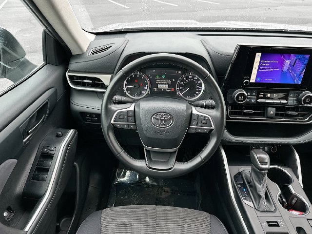 2024 Toyota Highlander LE - Photo 26