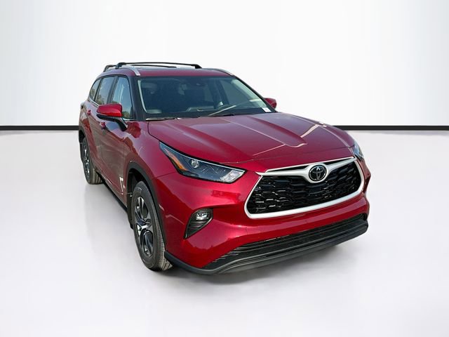 2025 Toyota Highlander XLE photo 2