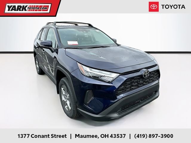 2025 Toyota RAV4 XLE's photo