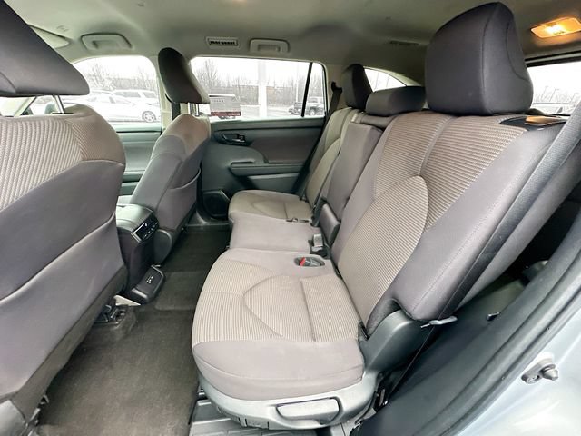 2024 Toyota Highlander LE - Photo 28