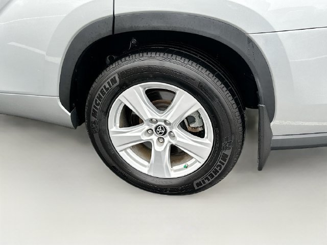 2024 Toyota Highlander LE - Photo 36