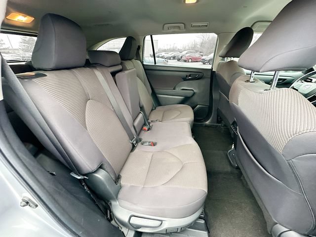 2024 Toyota Highlander LE - Photo 32