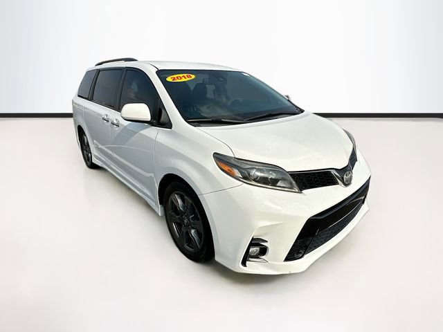 2018 Toyota Sienna SE photo 2