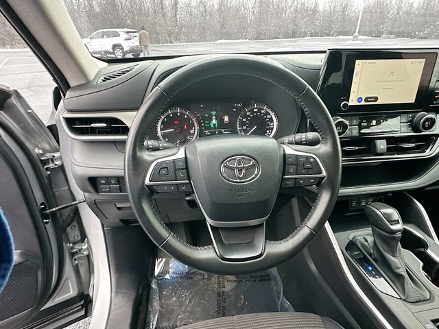 2024 Toyota Highlander LE - Photo 13