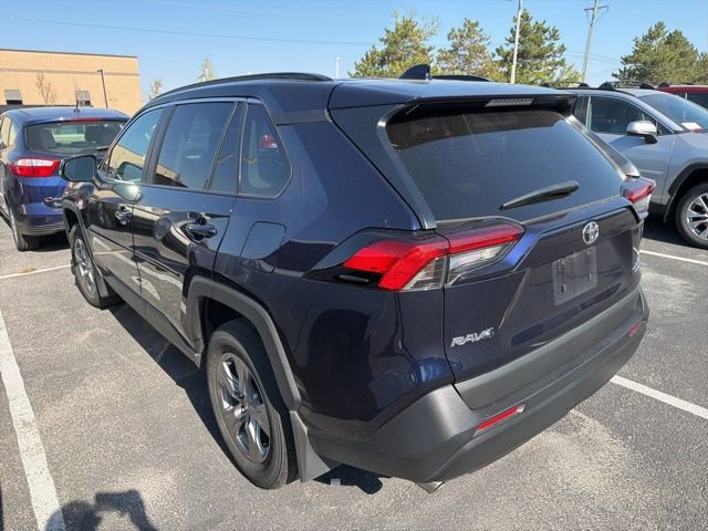 2023 Toyota RAV4 XLE photo 3