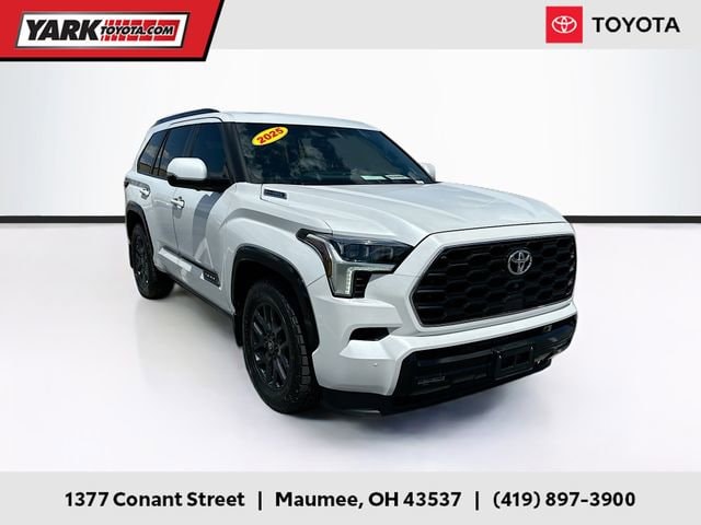 2025 Toyota Sequoia Platinum 4WD i-FORCE MAX Hybrid's photo