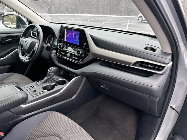 2024 Toyota Highlander LE - Photo 34