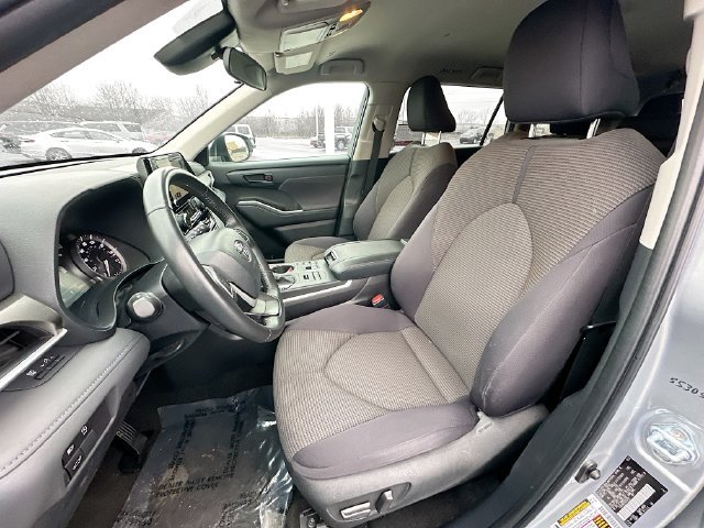 2024 Toyota Highlander LE - Photo 25