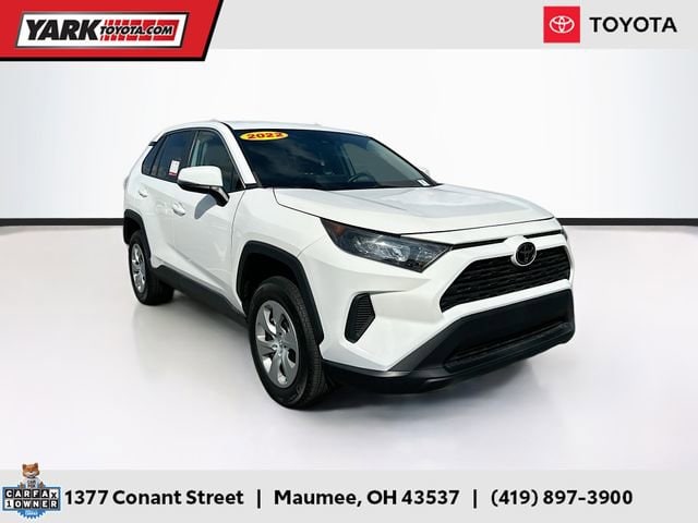 2022 Toyota RAV4 LE's photo
