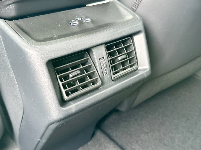 2026 Toyota bZ XLE - Photo 31